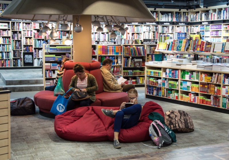 boutique-LA CADIERE D AZUR-min_books_bookstore_book_reader_readers_reading_shop_sale_books-849006