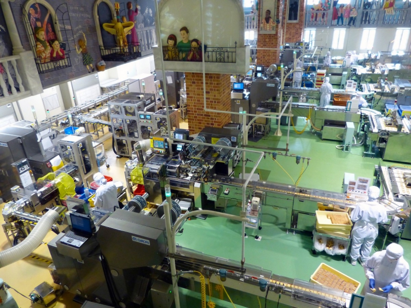 boutique-LA CADIERE D AZUR-min_japan_sapporo_chocolate_factory_label_packaging_cookie_machine_operators-961509